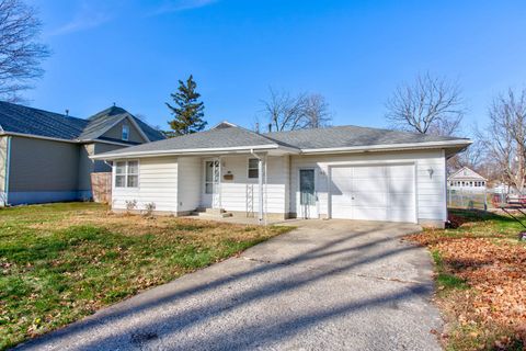 Photo of 602 E Daggy Street, Tuscola, IL 61953 (MLS # 12521259)