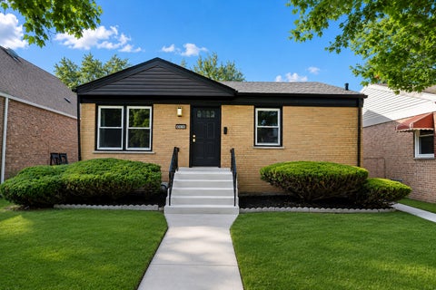 Photo of 438 W 126th Place, Chicago, IL 60628 (MLS # 12749766)