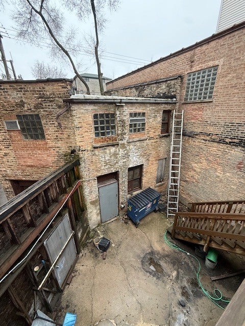 1015 W Belmont Avenue