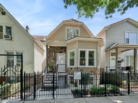 2727 N Artesian Avenue Chicago IL 60647