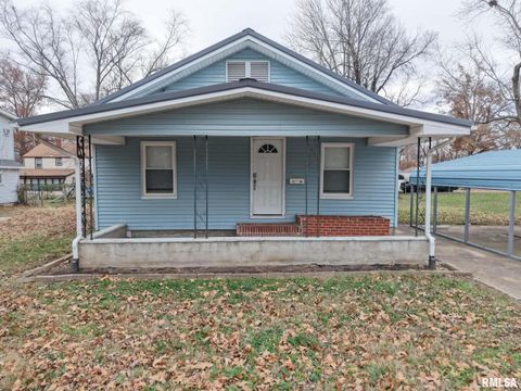 Photo of 1206 S MAIN Street, Benton, IL 62812 (MLS # EB460619)