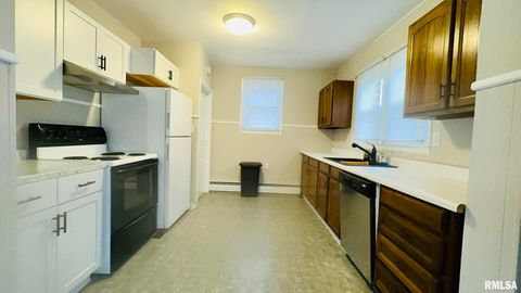 Tiny photo for 1206 S MAIN Street, Benton, IL 62812 (MLS # EB460619)