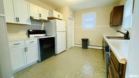 Tiny photo for 1206 S MAIN Street, Benton, IL 62812 (MLS # EB460619)