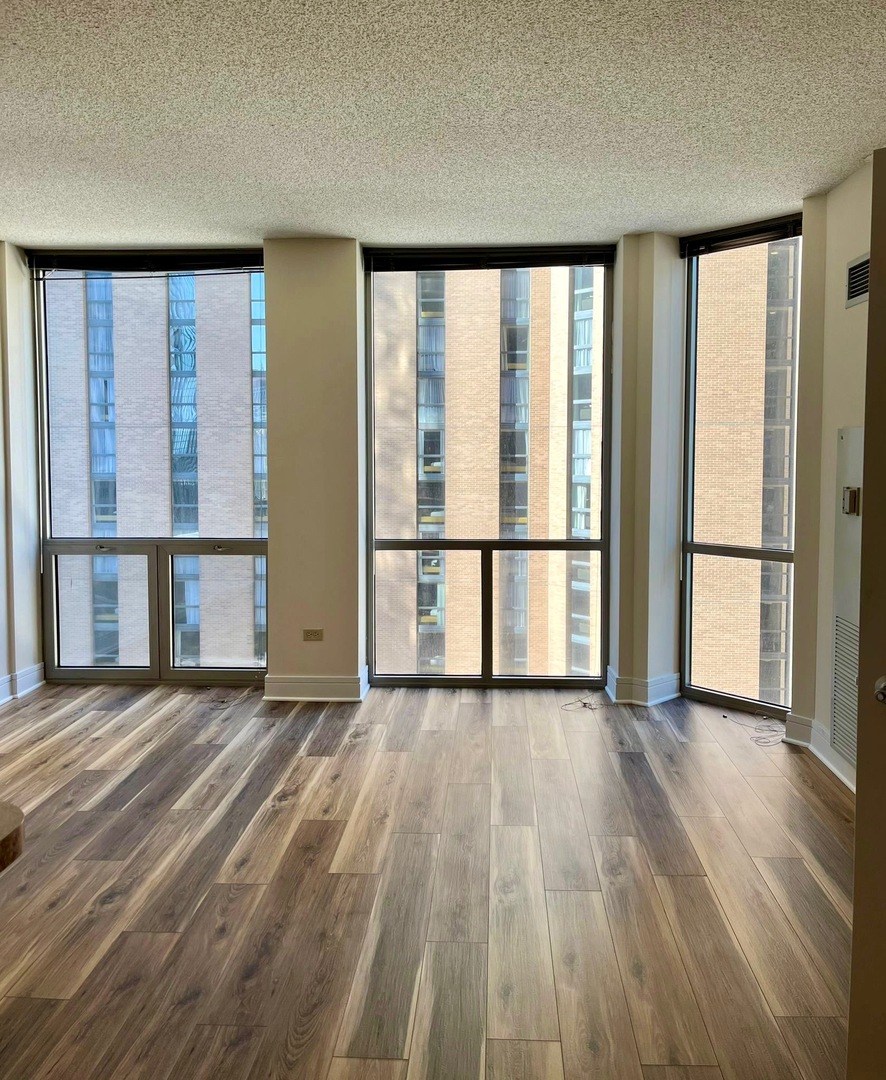 222 N COLUMBUS Street 806