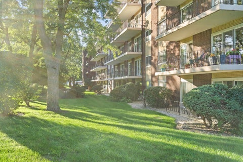 Tiny photo for 5300 Walnut Avenue #20a, Downers Grove, IL 60515 (MLS # 12778357)
