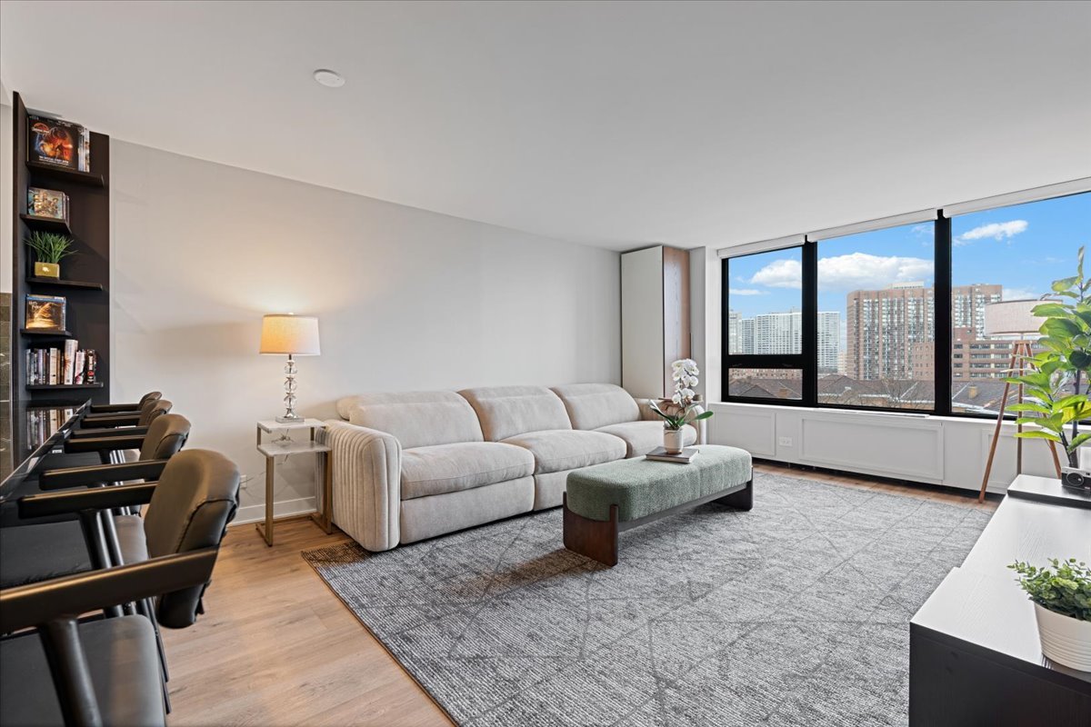 3930 N Pine Grove Avenue 809