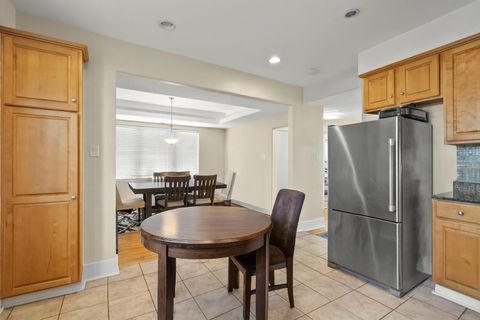Tiny photo for 6401 W 23rd Street #5, Berwyn, IL 60402 (MLS # 12472309)