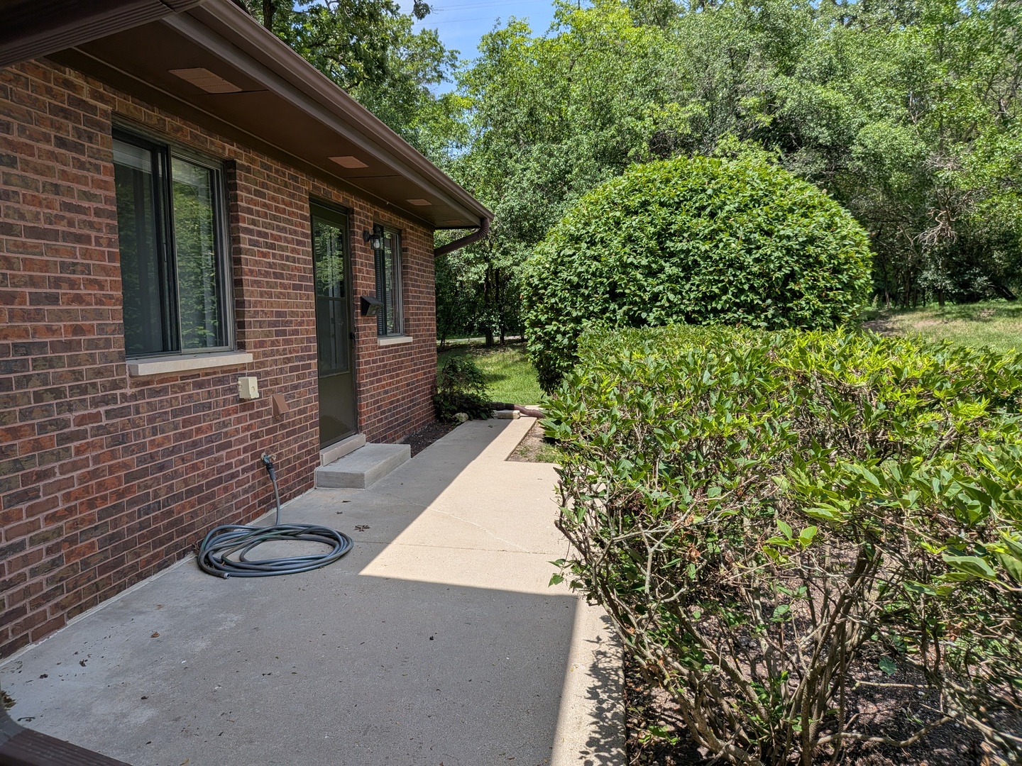 1231 Geneva Lane