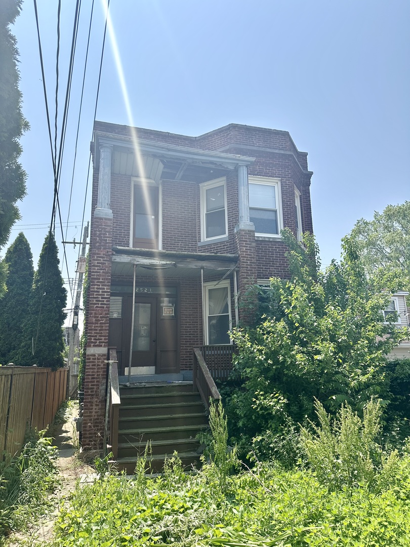 2527 W Argyle Street