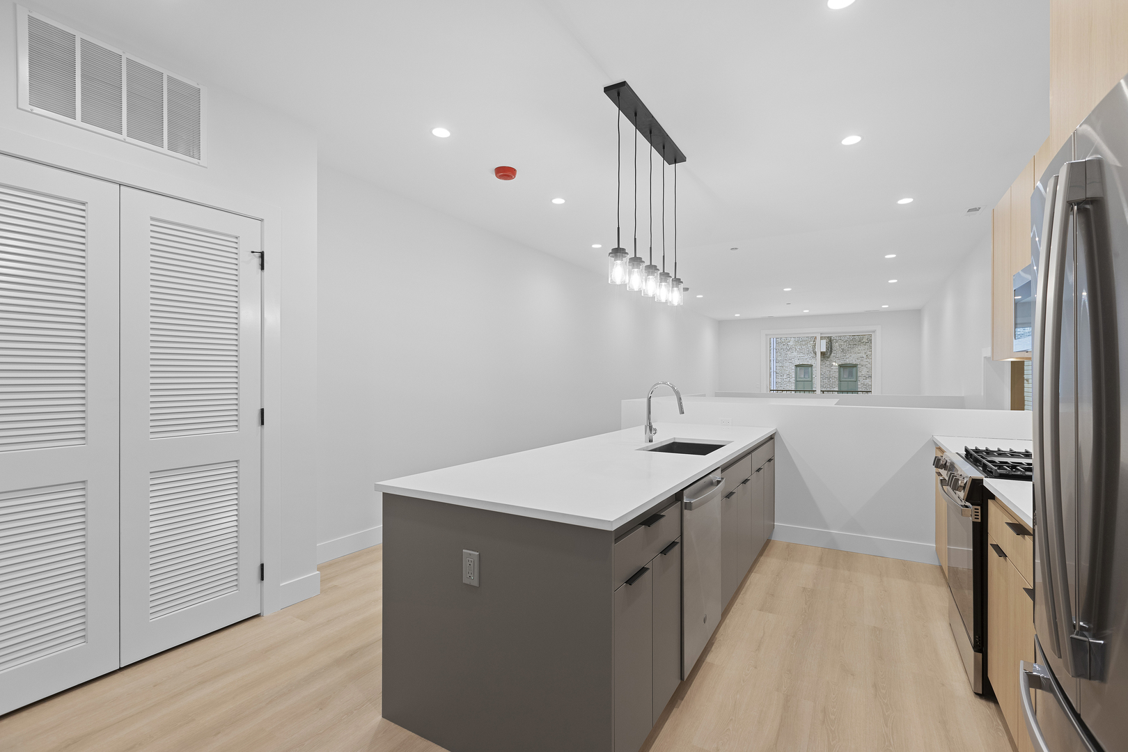 904 W Dakin Street 103