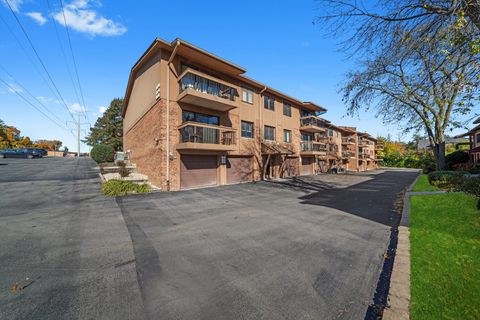 Tiny photo for 8094 Garfield Avenue #4-3, Burr Ridge, IL 60527 (MLS # 12513073)