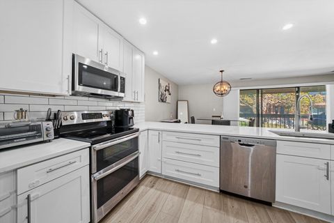 Tiny photo for 8094 Garfield Avenue #4-3, Burr Ridge, IL 60527 (MLS # 12513073)