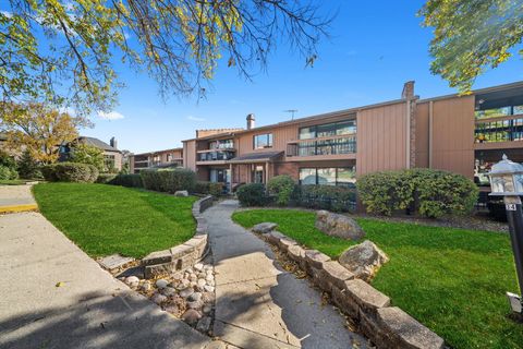 Tiny photo for 8094 Garfield Avenue #4-3, Burr Ridge, IL 60527 (MLS # 12513073)