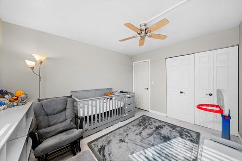 Tiny photo for 8094 Garfield Avenue #4-3, Burr Ridge, IL 60527 (MLS # 12513073)