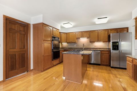 Tiny photo for 14518 Golf Road, Orland Park, IL 60462 (MLS # 12521273)