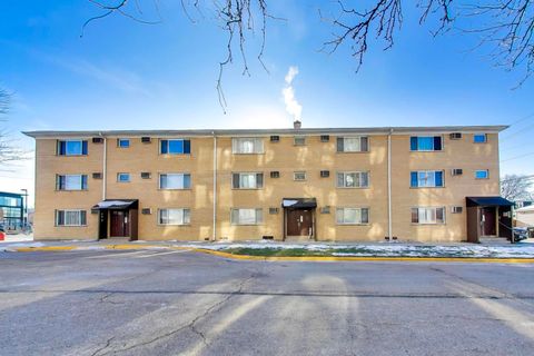 Tiny photo for 2244 N Harlem Avenue #8, Elmwood Park, IL 60707 (MLS # 12515070)
