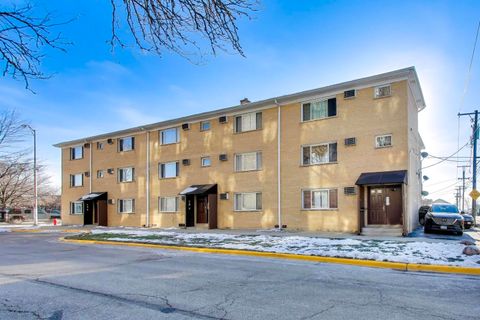 Tiny photo for 2244 N Harlem Avenue #8, Elmwood Park, IL 60707 (MLS # 12515070)