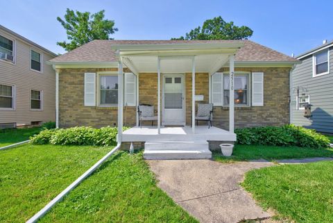 Photo of 2510 23 1/2 Avenue, Rock Island, IL 61201 (MLS # 12690524)