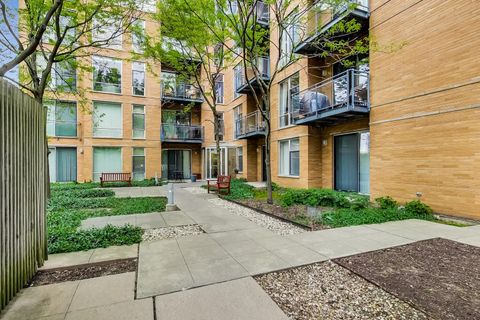 Tiny photo for 1720 Oak Avenue #501, Evanston, IL 60201 (MLS # 12594894)