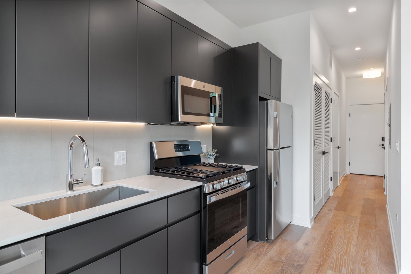 4513 N CLARK Street 410