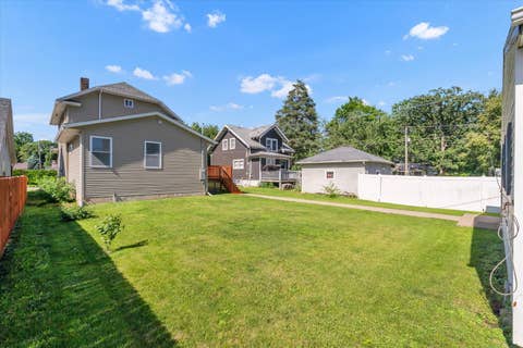 Tiny photo for 737 Grant Street, Bettendorf, IA 52722 (MLS # 12683144)