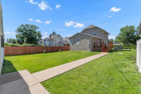 Tiny photo for 737 Grant Street, Bettendorf, IA 52722 (MLS # 12683144)