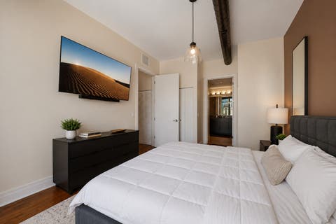 Tiny photo for 770 W Gladys Avenue #804, Chicago, IL 60661 (MLS # 12725119)