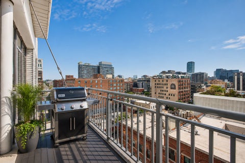 Tiny photo for 770 W Gladys Avenue #804, Chicago, IL 60661 (MLS # 12725119)