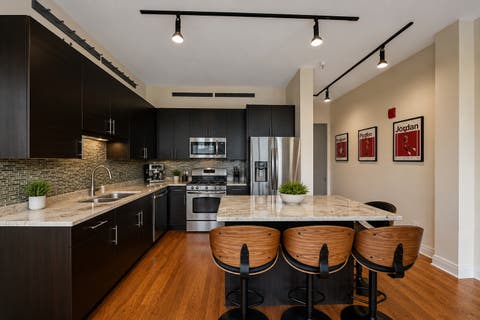 Tiny photo for 770 W Gladys Avenue #804, Chicago, IL 60661 (MLS # 12725119)