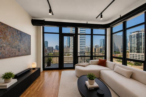 Tiny photo for 770 W Gladys Avenue #804, Chicago, IL 60661 (MLS # 12725119)