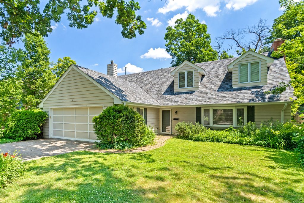 Photo for 321 Newman Court, Lake Bluff, IL 60044 (MLS # 12476264)