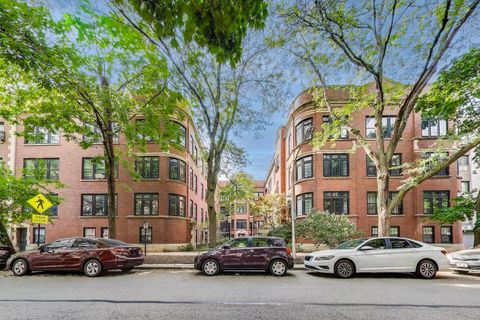 Photo of 2918 N Pine Grove Avenue #3, Chicago, IL 60657 (MLS # 12544151)