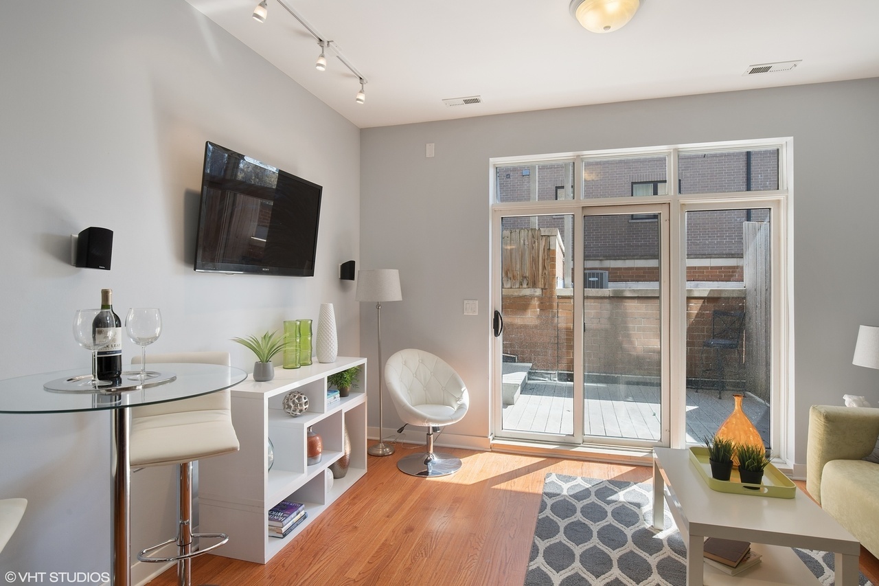 1162 W Hubbard Street 104