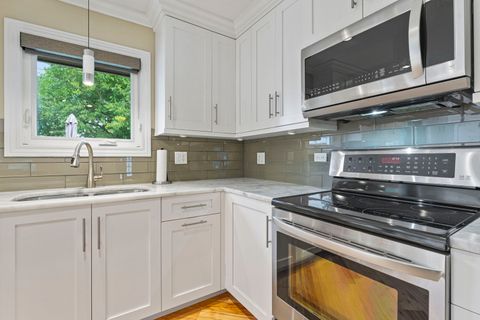 Tiny photo for 307 Albright Court, Vernon Hills, IL 60061 (MLS # 12492532)