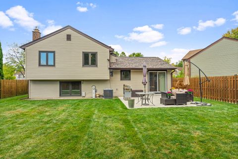Tiny photo for 307 Albright Court, Vernon Hills, IL 60061 (MLS # 12492532)