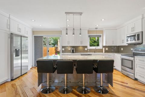 Tiny photo for 307 Albright Court, Vernon Hills, IL 60061 (MLS # 12492532)