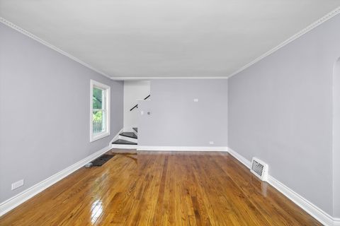 Tiny photo for 307 Geneva Avenue, Bellwood, IL 60104 (MLS # 12482041)
