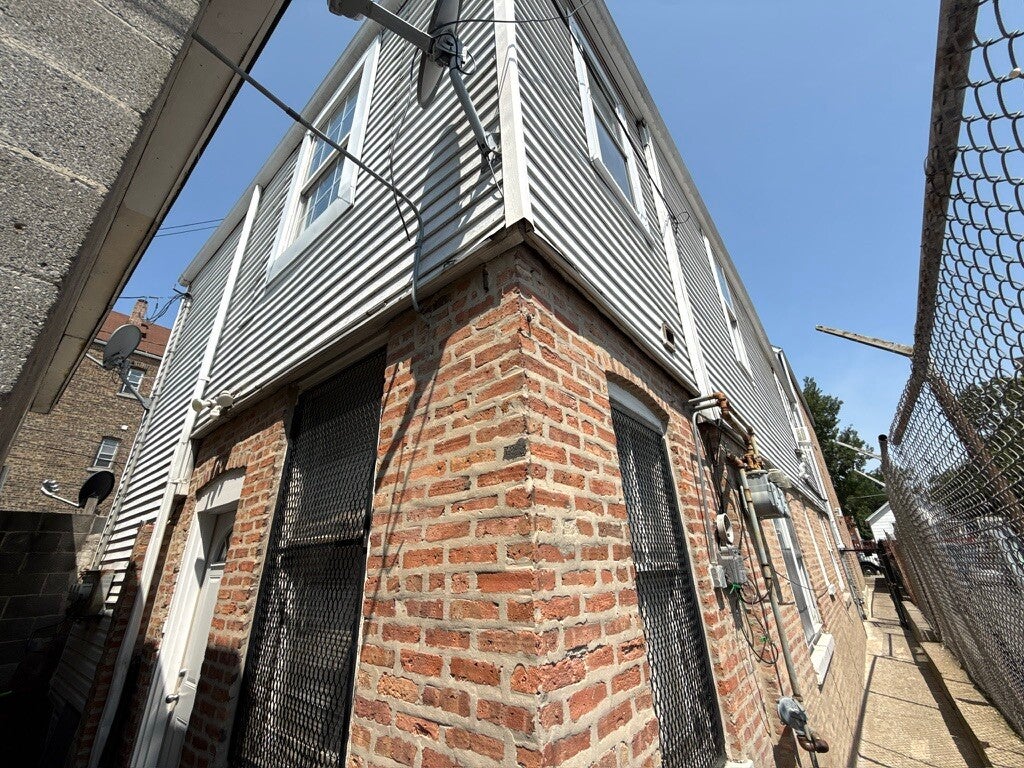 2935 W 25th Place