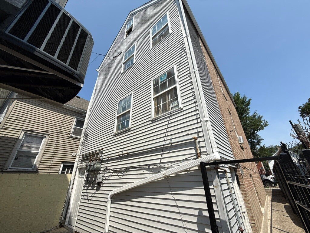 2935 W 25th Place