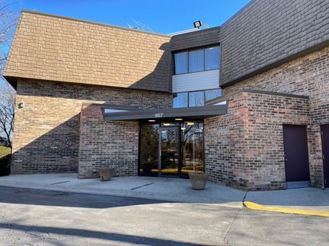 Photo of 907 S WILLIAMS Street #107, Westmont, IL 60559 (MLS # 12571788)