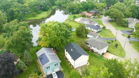 A home in Lake In The Hills