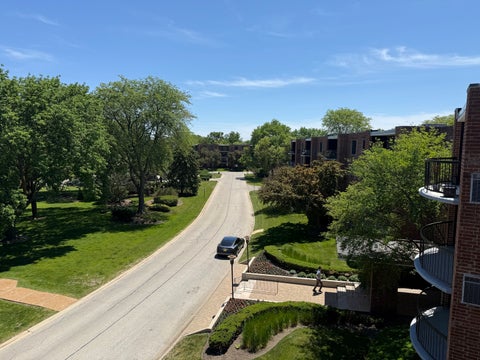 Tiny photo for 1405 E Central Road #411B, Arlington Heights, IL 60005 (MLS # 12664635)