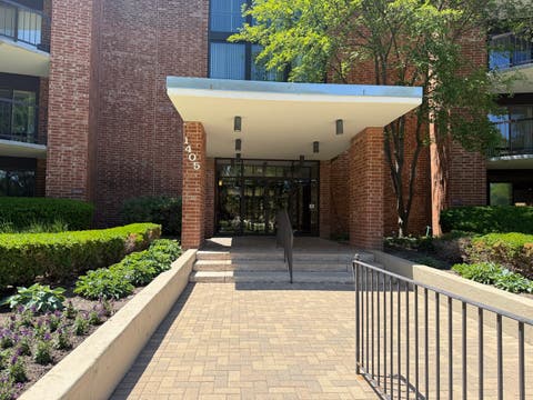Tiny photo for 1405 E Central Road #411B, Arlington Heights, IL 60005 (MLS # 12664635)