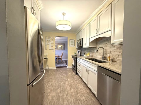 Tiny photo for 1405 E Central Road #411B, Arlington Heights, IL 60005 (MLS # 12664635)