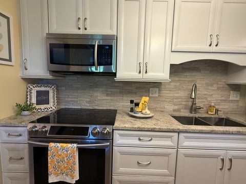 Tiny photo for 1405 E Central Road #411B, Arlington Heights, IL 60005 (MLS # 12664635)