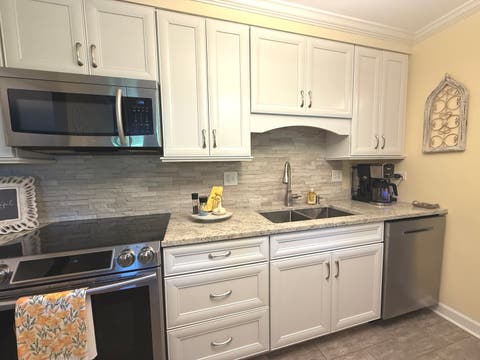Tiny photo for 1405 E Central Road #411B, Arlington Heights, IL 60005 (MLS # 12664635)
