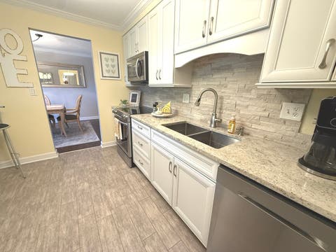 Tiny photo for 1405 E Central Road #411B, Arlington Heights, IL 60005 (MLS # 12664635)