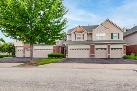 Tiny photo for 467 Pine Lake Circle, Vernon Hills, IL 60061 (MLS # 12758819)