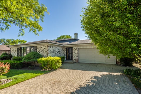 Photo of 72 Marina Drive, Des Plaines, IL 60016 (MLS # 12666467)