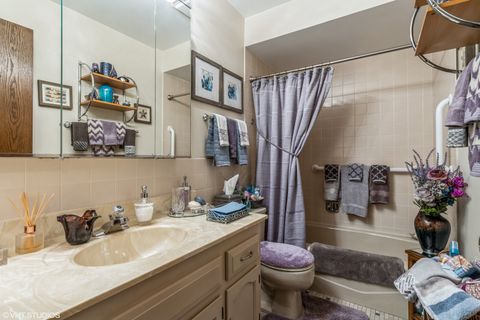 Tiny photo for 8100 W Foster Lane #510, Niles, IL 60714 (MLS # 12543988)